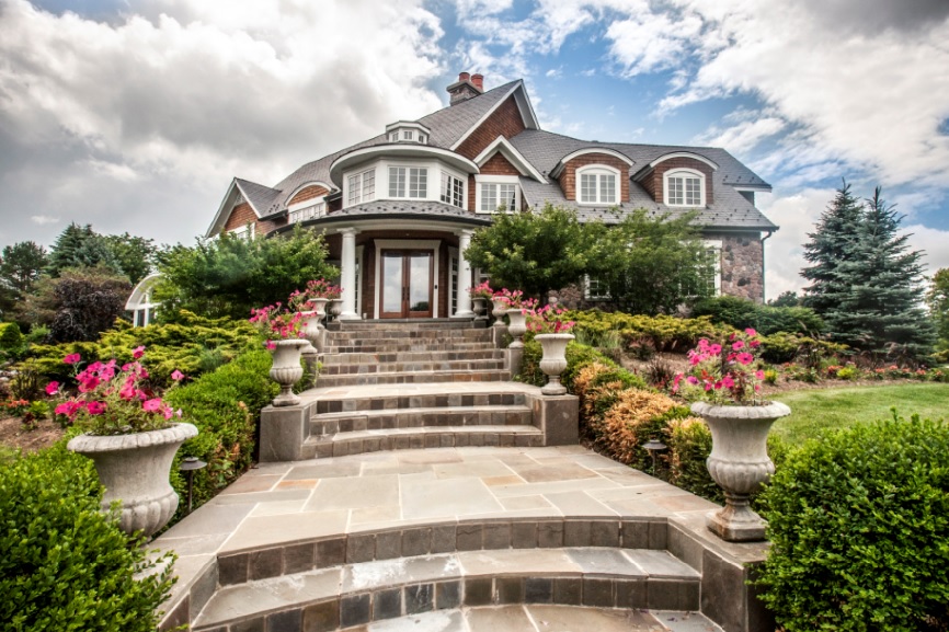 Real Estate Columnists Love This Lake Geneva Dream Home Getaway