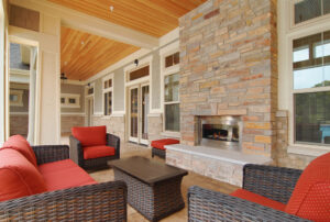 The Oaks at Vernon Hills provides a full suite of amenities designed to enhance and complement residents' daily lives, including a clubhouse with a catering kitchen, outdoor swimming pool with sundeck and fire pit, theater/gaming room and a state-of-the-art fitness center.