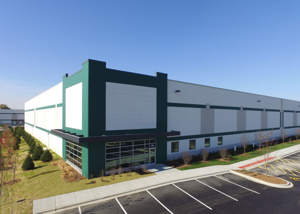 HSA Commercial recently completed the third and final phase of its Park 355 development near the junction of Interstates 55 and 355 in Woodridge, Ill. 