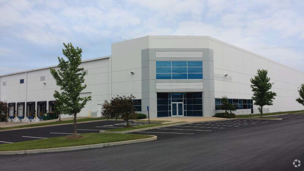 HSA Commercial Real Estate has leased the entire 213,558-square-foot distribution facility at 1619 Park 370 Blvd. in Hazelwood, Mo., to XPO Logistics Supply Chain, Inc. Photo courtesy of CoStar.