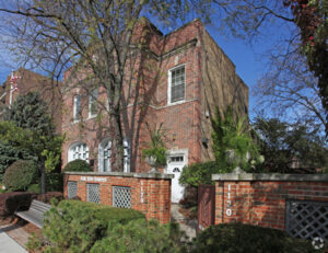 Evergreen Real Estate Group has acquired Oak Tree Towers, a 165-unit affordable senior housing community in Downers Grove, Ill. Evergreen also secured a 20-year extension of the property's Section 8 program.